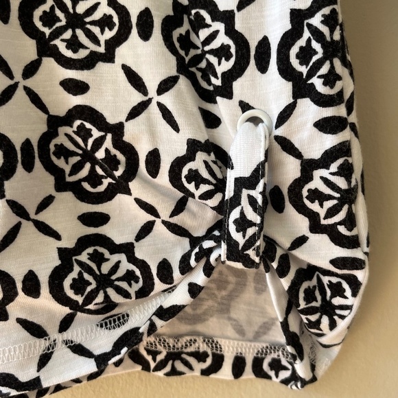 Talbots Sz M Stretch Geometric Black White Elbow Sleeve Blouse Top Shirt - Picture 4 of 9